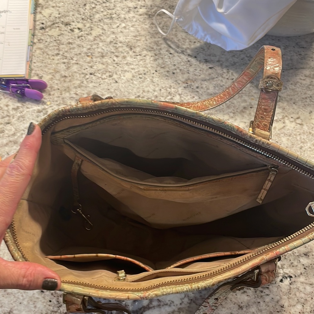 Handbag - Picture 3 of 6